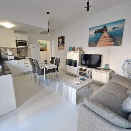 1 Apartment *